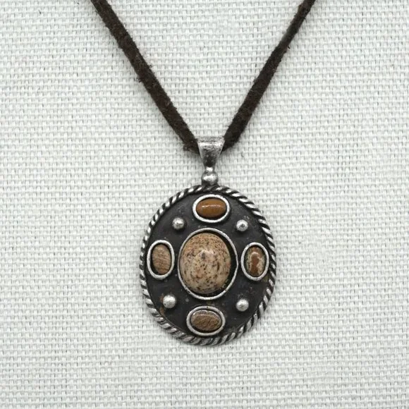 Necklace with leather cord and silver pendant. - Picture 3 of 3